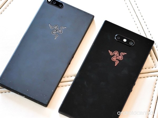 祖传设计+信仰灯：雷蛇Razer Phone 2图赏