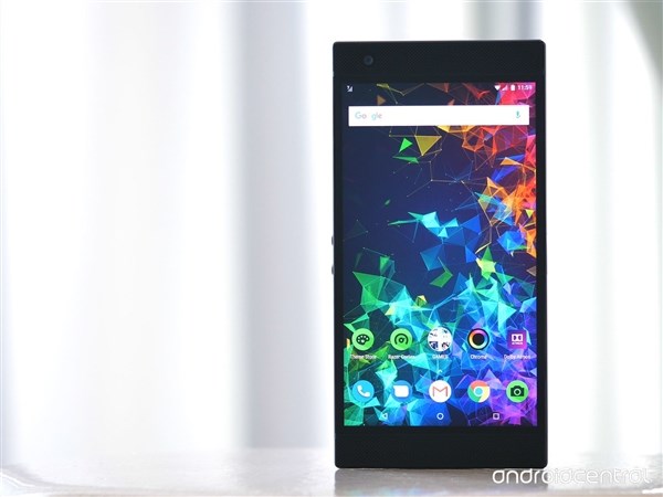 祖传设计+信仰灯：雷蛇Razer Phone 2图赏