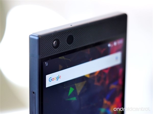 祖传设计+信仰灯：雷蛇Razer Phone 2图赏