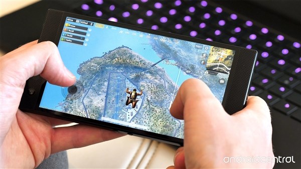祖传设计+信仰灯：雷蛇Razer Phone 2图赏